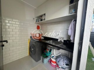 Casa moderna 4/4, finamente decorada, energia solar, Condomínio com infraestrutura completa.