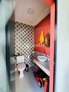 Casa moderna 4/4, finamente decorada, energia solar, Condomínio com infraestrutura completa.