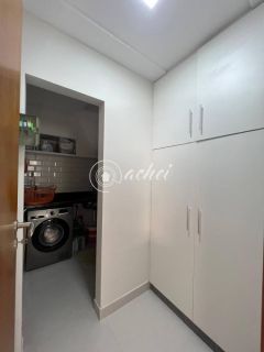 Casa moderna 4/4, finamente decorada, energia solar, Condomínio com infraestrutura completa.