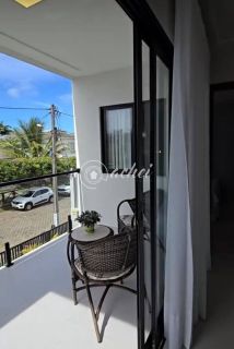 Casa moderna 4/4, finamente decorada, energia solar, Condomínio com infraestrutura completa.