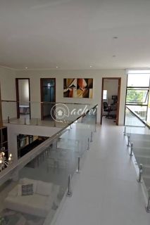 Casa moderna 4/4, finamente decorada, energia solar, Condomínio com infraestrutura completa.