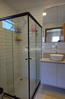 Casa moderna 4/4, finamente decorada, energia solar, Condomínio com infraestrutura completa.