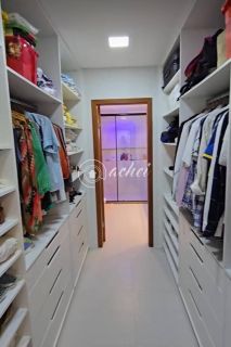 Casa moderna 4/4, finamente decorada, energia solar, Condomínio com infraestrutura completa.