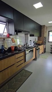 Casa moderna 4/4, finamente decorada, energia solar, Condomínio com infraestrutura completa.