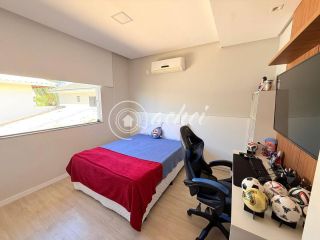 Casa de Condomínio  4/4 e  2 suítes  Busca Vida (Abrantes)