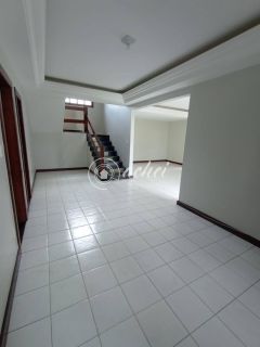 Exclusividade em Alameda Fechada: Casa com 3 Suítes e Lazer Privativo em Vilas do Atlântico