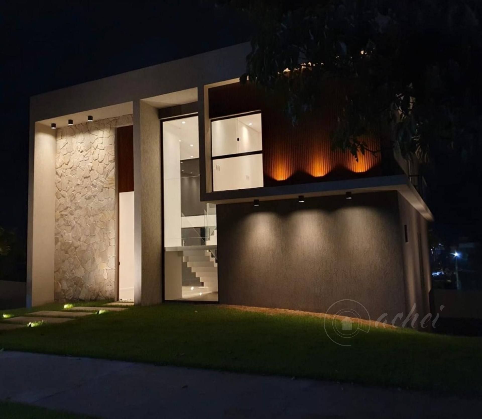 Mansão de Alto Padrão em Alphaville 1 com Piscina Infinita e Vista para a Natureza