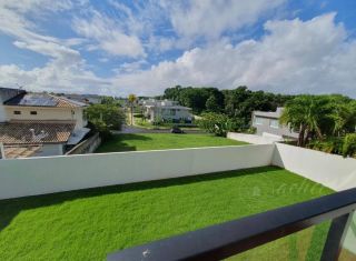 Mansão de Alto Padrão em Alphaville 1 com Piscina Infinita e Vista para a Natureza