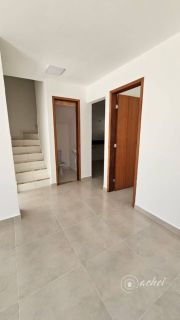 Casa Duplex à Venda – 4 Quartos | Suíte no Térreo | Nascente
