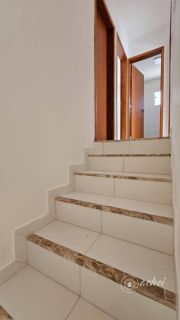 Casa Duplex à Venda – 4 Quartos | Suíte no Térreo | Nascente