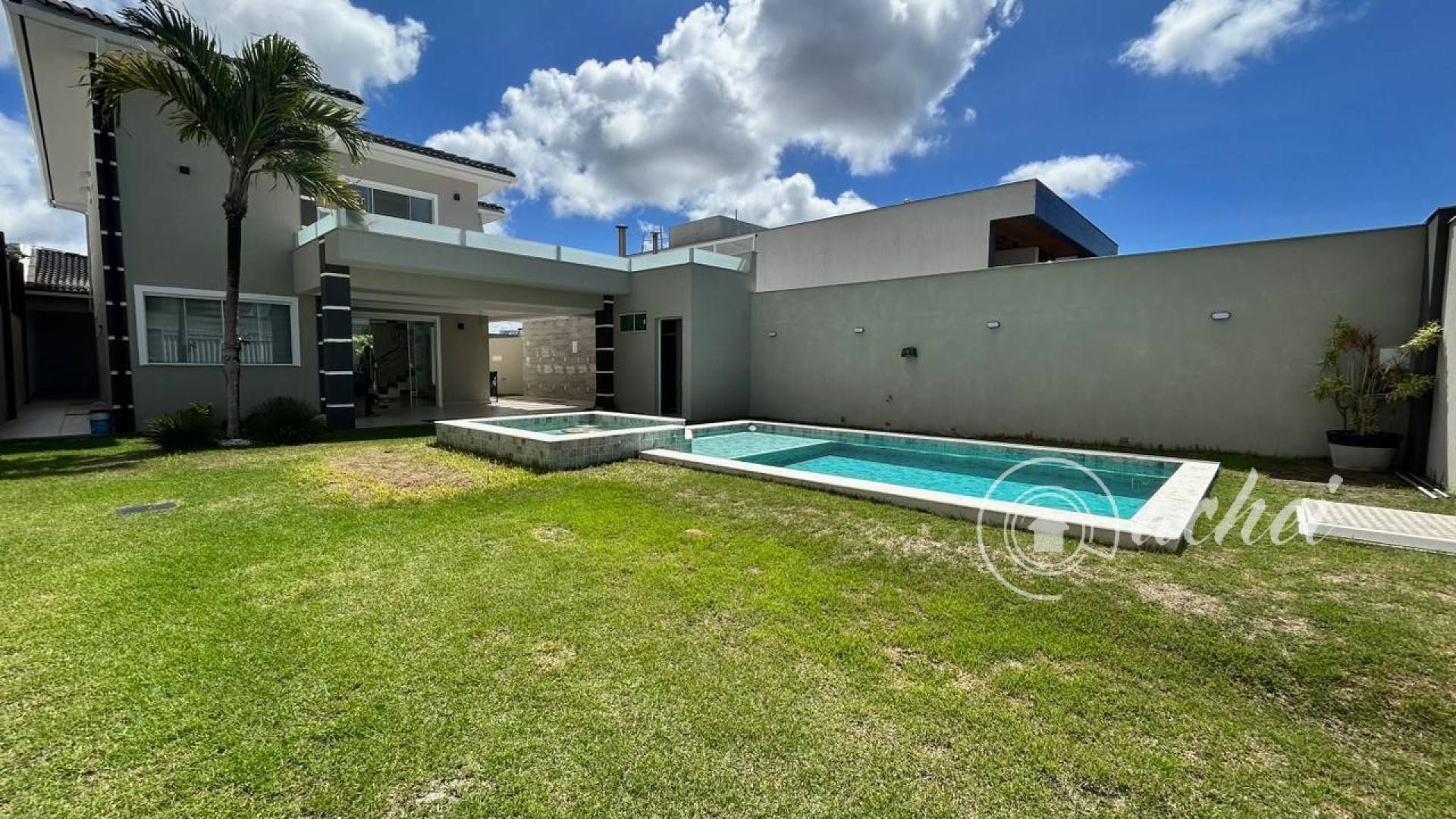 Residência de Alto Padrão com 3 Suítes, Piscina e Área Gourmet
