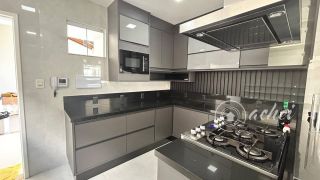 Residência de Alto Padrão com 3 Suítes, Piscina e Área Gourmet