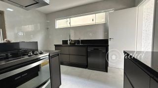 Residência de Alto Padrão com 3 Suítes, Piscina e Área Gourmet