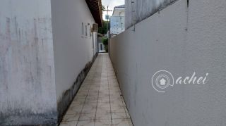 Casa Térrea com Piscina à Venda no Miragem