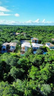 ALTO PADRÃO NA PRAIA DO FORTE – CASA 5 SUÍTES