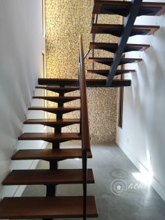 CASA DUPLEX COM 4 SUÍTES, ENERGIA SOLAR E ÁREA GOURMET