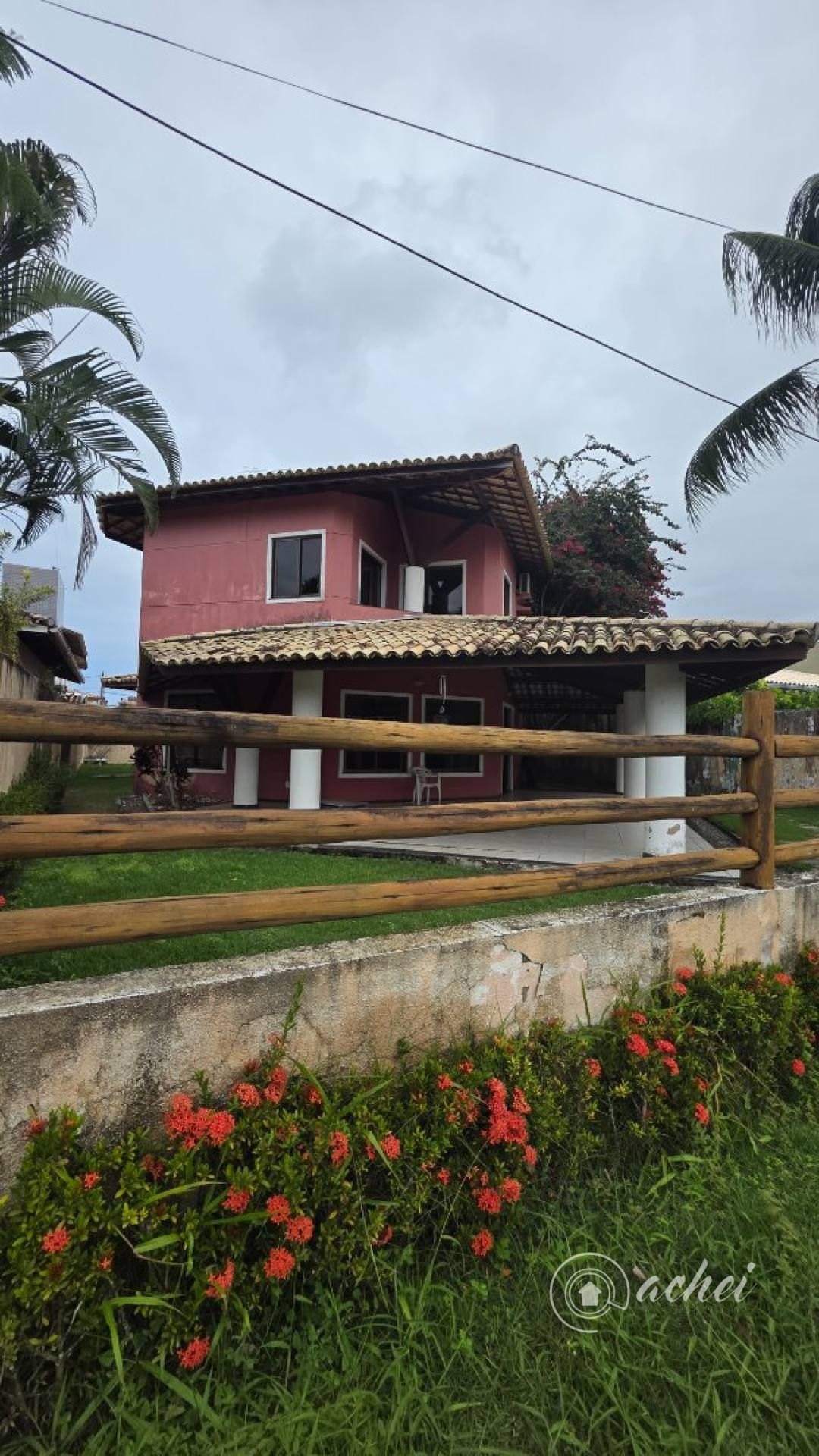Casa em condomínio na estrada do Coco