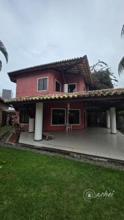 Casa em condomínio na estrada do Coco