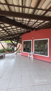 Casa em condomínio na estrada do Coco