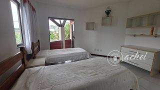 Casa em condomínio na estrada do Coco