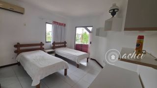 Casa em condomínio na estrada do Coco