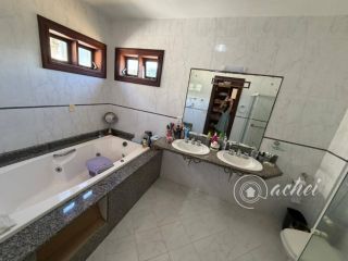 Casa ampla com 4 suítes, piscina e 700 m² de terreno em Vilas do Atlântico