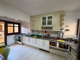 Casa ampla com 4 suítes, piscina e 700 m² de terreno em Vilas do Atlântico