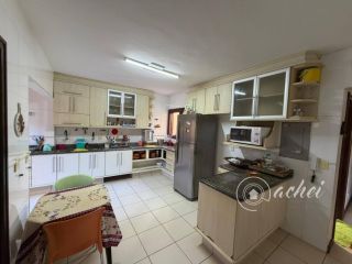 Casa ampla com 4 suítes, piscina e 700 m² de terreno em Vilas do Atlântico