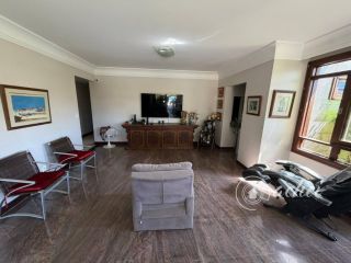 Casa ampla com 4 suítes, piscina e 700 m² de terreno em Vilas do Atlântico