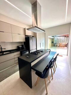 CASA DE ALTO PADRÃO À VENDA | PRISCILA DUTRA – LAURO DE FREITAS