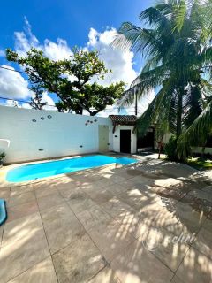 Casa Duplex à Venda em Vilas do Atlântico | 4 Suítes | Condomínio Fechado | Energia Solar