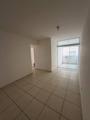 Apartamento 2/4 com Suíte e Varanda à Venda em Pitangueiras – Excelente Localização!