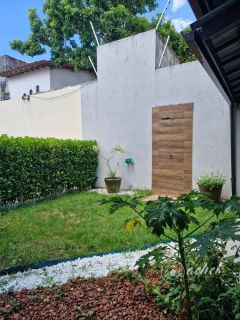 Casa em condomínio fechado, 4/4 à venda em BURAQUINHO.