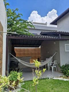 Casa em condomínio fechado, 4/4 à venda em BURAQUINHO.