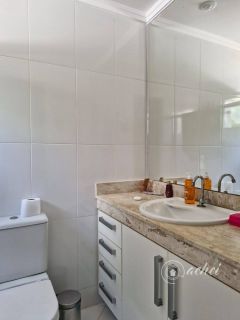 Casa em condomínio fechado, 4/4 à venda em BURAQUINHO.