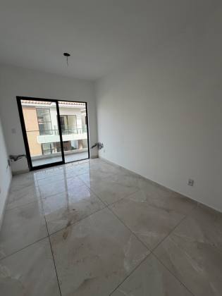 Casas Novas à Venda em Buraquinho | 3 Suítes e Condomínio com Piscina