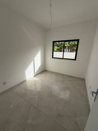 Casas Novas à Venda em Buraquinho | 3 Suítes e Condomínio com Piscina