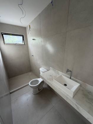 Casas Novas à Venda em Buraquinho | 3 Suítes e Condomínio com Piscina
