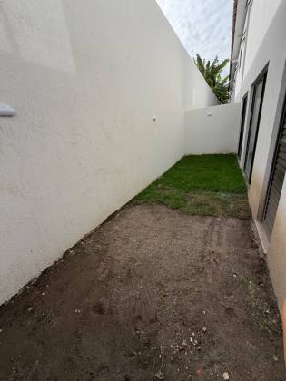 Casas Novas à Venda em Buraquinho | 3 Suítes e Condomínio com Piscina