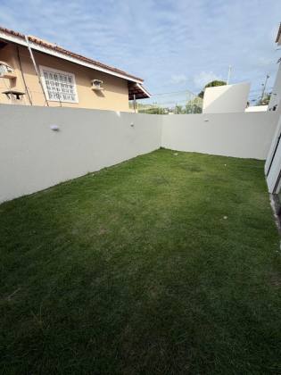 Casas Novas à Venda em Buraquinho | 3 Suítes e Condomínio com Piscina