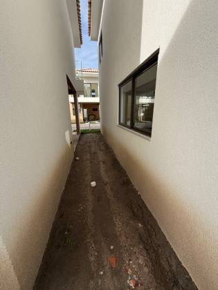 Casas Novas à Venda em Buraquinho | 3 Suítes e Condomínio com Piscina