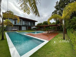 Casa de Alto Padrão em Praia do Forte | 6 Suítes | 700 m² de Terreno