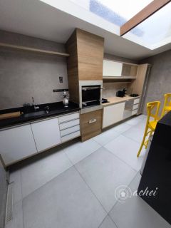 Casa 3 suítes em Buraquinho - Porteira Fechada