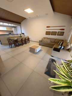 Casa 3 suítes em Buraquinho - Porteira Fechada