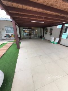 Casa 3 suítes em Buraquinho - Porteira Fechada