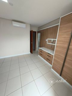 Casa 3 suítes em Buraquinho - Porteira Fechada