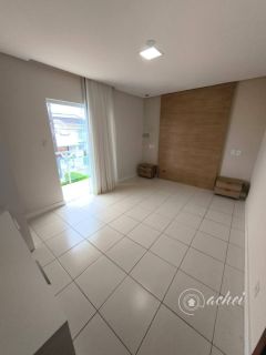 Casa 3 suítes em Buraquinho - Porteira Fechada
