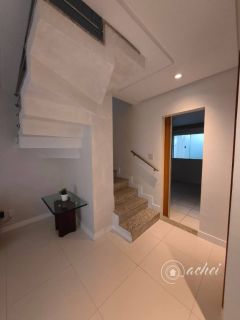 Casa 3 suítes em Buraquinho - Porteira Fechada