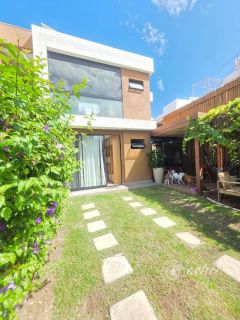 Venda | Garden com alma de casa a um  passo  da  Praia  de  Buraquinho