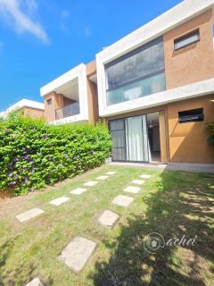 Venda | Garden com alma de casa a um  passo  da  Praia  de  Buraquinho